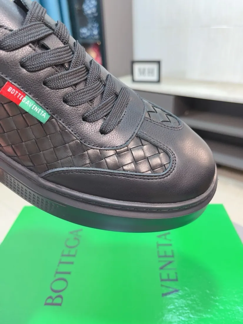 Men's men's shoes 💰500🌸🌸[bv~Bottega Veneta] 2024 classic spring and autumn trend models are on the market. The same style as the official website. Counter quality [strong][strong][strong] Selected first-layer cowhide woven, high-end atmosphere, silk cowhide lining, super cost-effective model. Original wear-resistant outsole. Fine workmanship. The upper layer of materials is used. The quality is visible. Hurry up and get started. Shoe sizes 38 to 44
